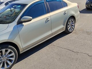 2011 Volkswagen Jetta VI, серебристый, 700000 рублей, вид 3
