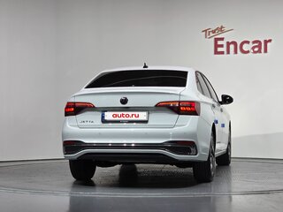 2023 Volkswagen Jetta VII Рестайлинг, белый, 1620000 рублей, вид 4