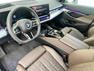 2025 BMW 5 серии 520i VIII (G60/G61/G68), серый, 7890000 рублей, вид 3