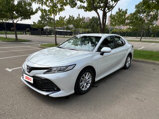 2018 Toyota Camry VII (XV50) Рестайлинг 2, белый, 2850000 рублей, вид 1