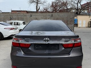 2013 Toyota Camry VII (XV50), серый, 1390000 рублей, вид 4