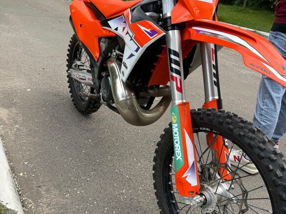2023 KTM 300 SX, оранжевый, 600000 рублей - вид 4