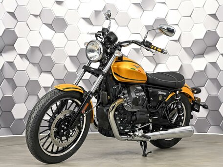 2016 Moto Guzzi V 9, жёлтый, 677000 рублей, вид 2