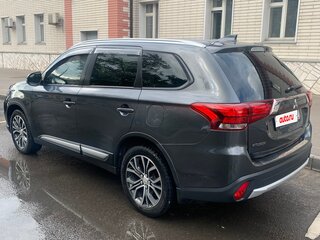 2018 Mitsubishi Outlander III Рестайлинг 2, серый, 1885000 рублей, вид 4