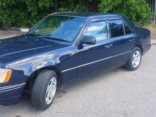 1992 Mercedes-Benz W124 230 5-speed, синий, 300000 рублей, вид 1