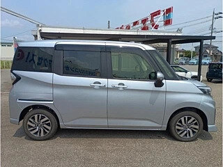 2023 Toyota Roomy I Рестайлинг, белый, 1100000 рублей, вид 3