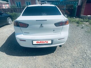 2011 Mitsubishi Lancer X Рестайлинг, белый, 650000 рублей, вид 3