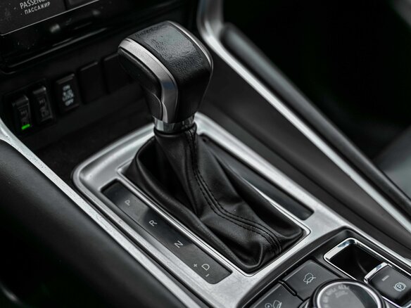 2019 Mitsubishi Pajero Sport III, серый, 2380000 рублей - вид 9
