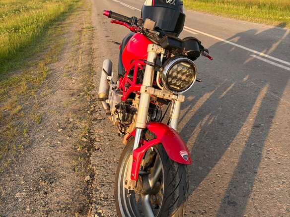 1999 Ducati Monster 400, красный, 200000 рублей