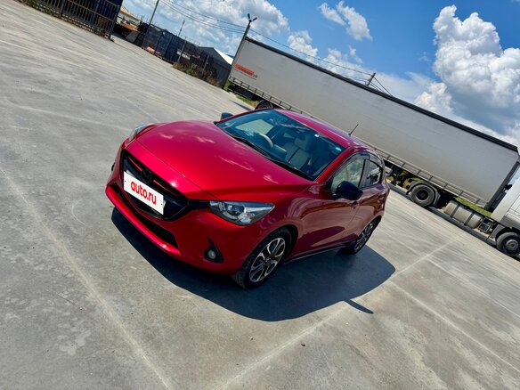 2015 Mazda Demio IV (DJ), красный, 980000 рублей - вид 2