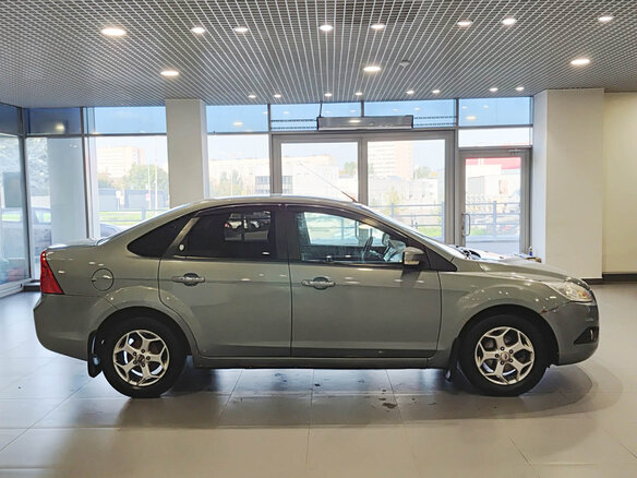 2009 Ford Focus II Рестайлинг, серый - вид 3