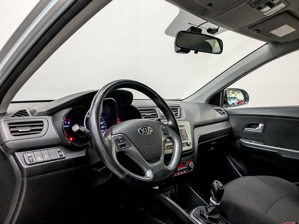 2017 Kia Rio III Рестайлинг, серебристый, 1165000 рублей - вид 16