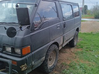 1990 Mitsubishi Delica III, зелёный, 600000 рублей, вид 1