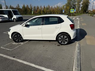 2012 Volkswagen Polo V, белый, 850000 рублей, вид 3