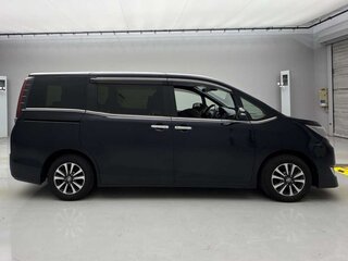 2021 Toyota Esquire I Рестайлинг, чёрный, 2000000 рублей, вид 3
