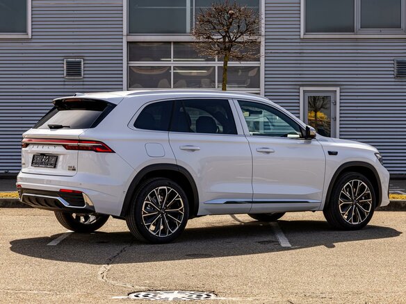 2025 Geely Monjaro I Рестайлинг, белый, 3055000 рублей - вид 5