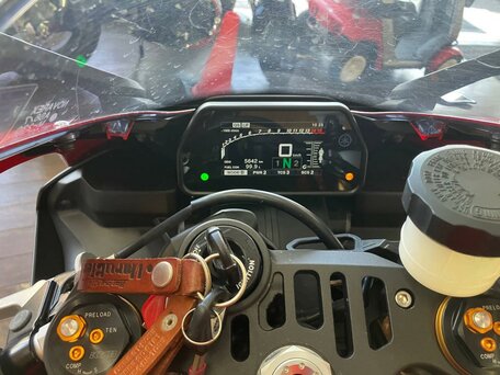2015 Yamaha YZF-R1, красный, 1677000 рублей, вид 5