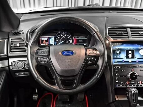 2018 Ford Explorer V Рестайлинг 2, белый, 2690000 рублей, вид 3