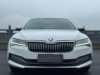 2023 Skoda Superb III Рестайлинг, белый, 2350000 рублей, вид 2