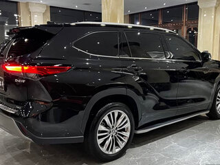 2024 Toyota Highlander IV (XU70), чёрный, 6060000 рублей, вид 4