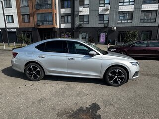 2021 Skoda Octavia IV (A8), серый, 2730000 рублей, вид 4