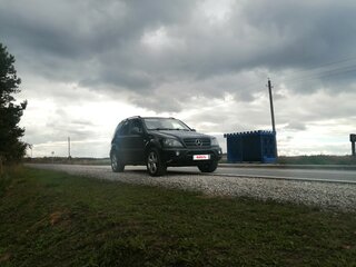2001 Mercedes-Benz M-Класс 430 I (W163), чёрный, 850000 рублей, вид 3
