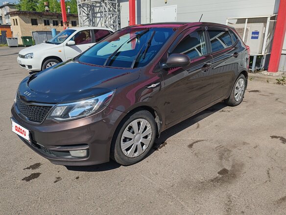 2016 Kia Rio III Рестайлинг, коричневый, 580000 рублей - вид 6