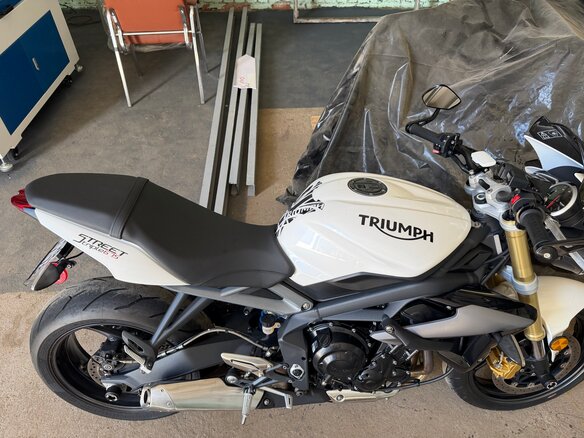 2015 Triumph Street Triple, белый, 800000 рублей - вид 14