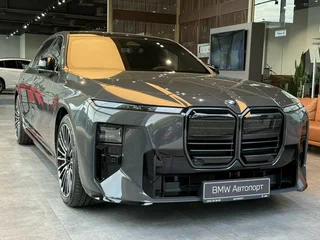 2026 BMW 7 серии 740 xDrive VII (G70) Рестайлинг, серый, 24490000 рублей, вид 4