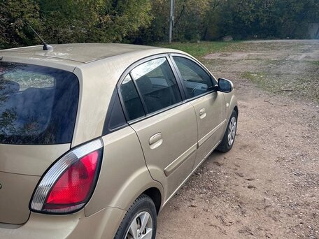 2011 Kia Rio II Рестайлинг, бежевый, 500000 рублей, вид 3