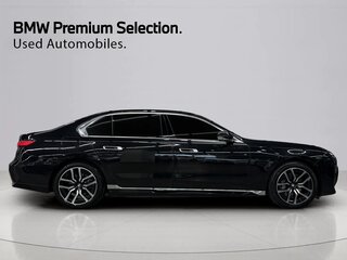 2025 BMW 7 серии 740i xDrive VII (G70), чёрный, 13400000 рублей, вид 5