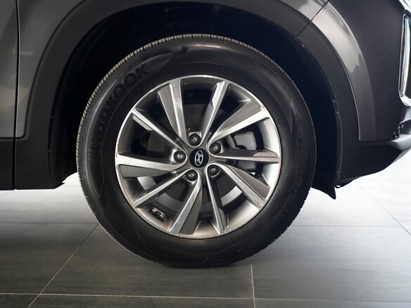 2020 Hyundai Santa Fe IV, серый, 2920000 рублей - вид 5