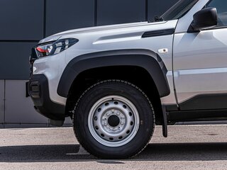 2026 Lada (ВАЗ) Niva Travel I Рестайлинг, серебристый, 1732000 рублей, вид 3