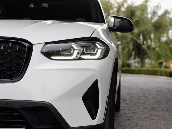 2023 BMW X4 30i II (G02) Рестайлинг, белый, 6698000 рублей - вид 4