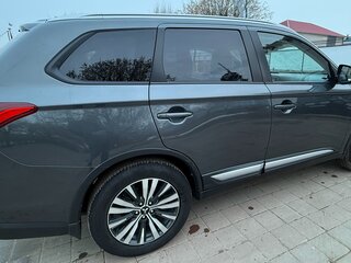 2019 Mitsubishi Outlander III Рестайлинг 3, серый, 2650000 рублей, вид 4