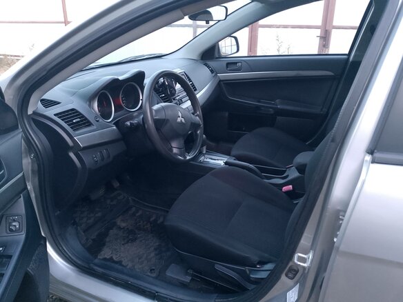 2014 Mitsubishi Lancer X Рестайлинг, серебристый, 870000 рублей - вид 9