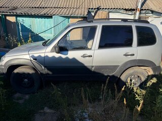 2010 Chevrolet Niva I Рестайлинг, серебристый, 550000 рублей, вид 1