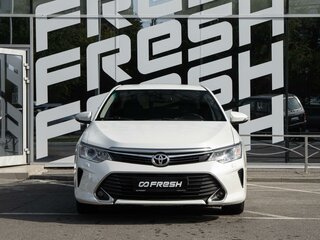 2015 Toyota Camry VII (XV50) Рестайлинг, белый, 2100000 рублей, вид 3