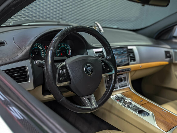 2014 Jaguar XF I Рестайлинг, белый, 1350000 рублей - вид 12