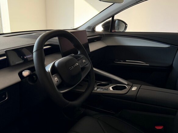 2026 Omoda C5 II, красный, 2779000 рублей - вид 5
