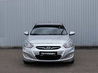 2013 Hyundai Solaris I, серебристый, 680000 рублей, вид 3