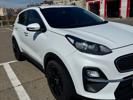 2021 Kia Sportage IV Рестайлинг, белый, 2550000 рублей, вид 1
