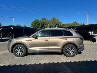 2018 Volkswagen Touareg III, бежевый, 4950000 рублей, вид 5