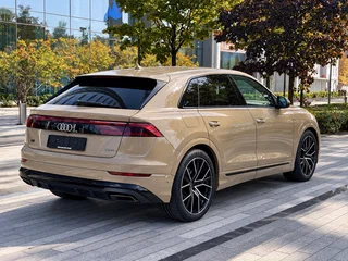 2025 Audi Q8 50 TDI I (4M) Рестайлинг, золотистый, 12990000 рублей, вид 5