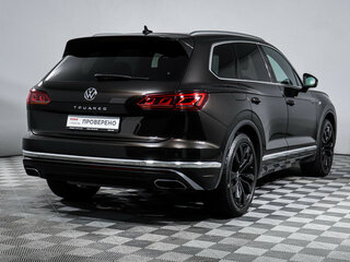 2021 Volkswagen Touareg III, коричневый, 5469000 рублей, вид 5