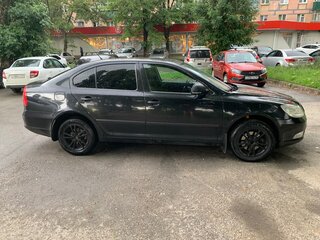 2010 Skoda Octavia II (A5) Рестайлинг, чёрный, 559990 рублей, вид 4