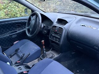 2002 Mitsubishi Carisma I Рестайлинг, серебристый, 227000 рублей, вид 3