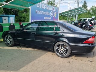2004 Mercedes-Benz S-Класс 500 IV (W220) Рестайлинг, чёрный, 570000 рублей, вид 4