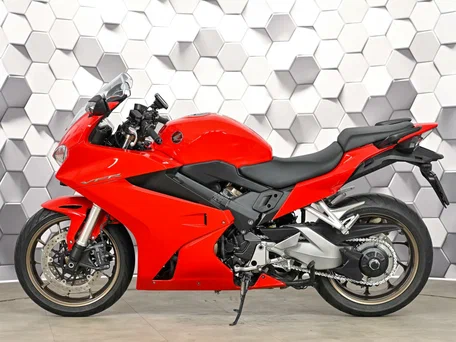 2020 Honda VFR 800, красный, 1199000 рублей, вид 4