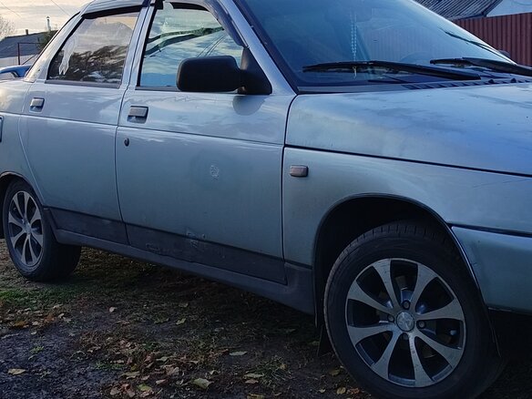 2002 Lada (ВАЗ) 2110, серебристый, 85000 рублей - вид 4